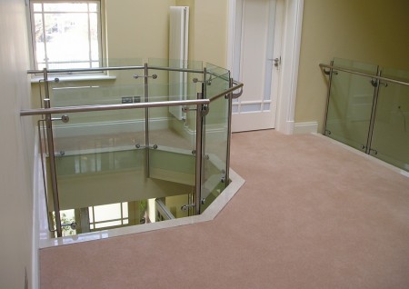 ‘Hill Road’ Stainless Steel & Glass Balustrade